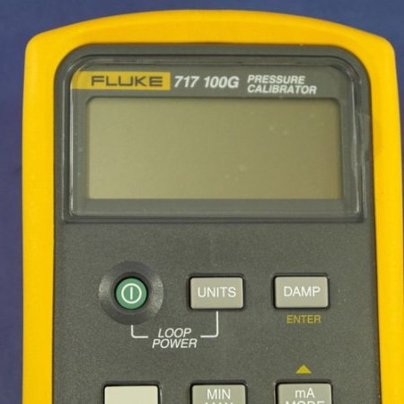 Калибратор давления Fluke 717 100G купить по низкой цене | МАКСПРОФИТ
